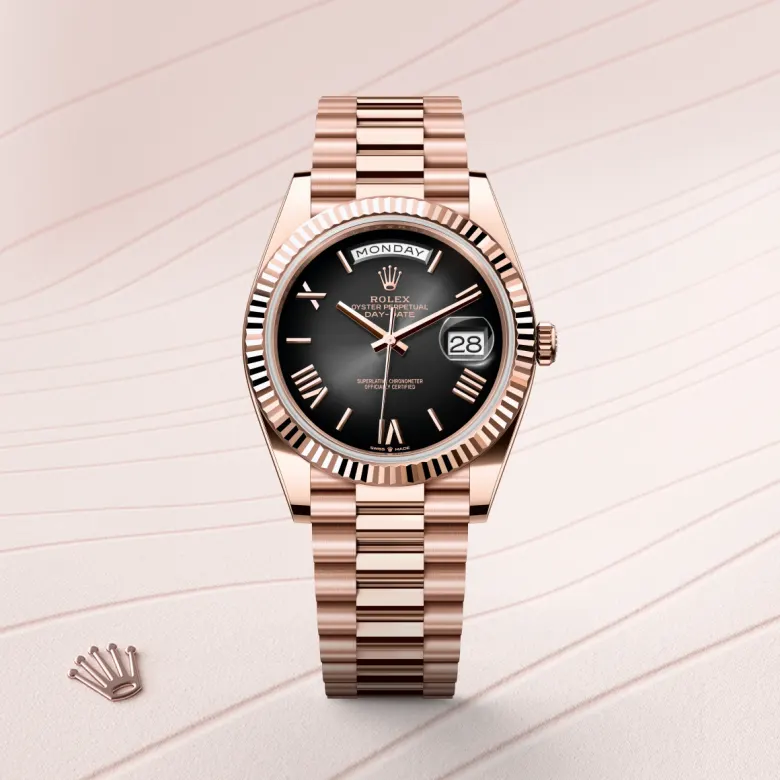 Rolex Day-Date in Oro Everose 18 ct, M228235-0055 - Verga 1947