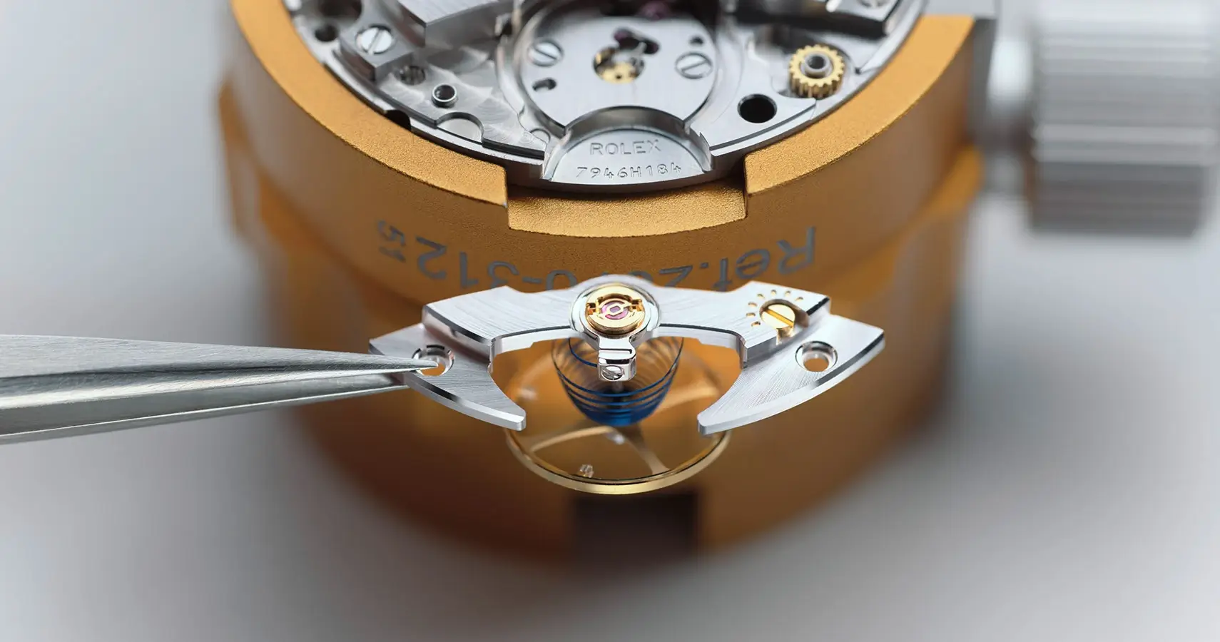 rolex-servicing-procedure-assembly-lubrication-of-the-movement_portrait.webp