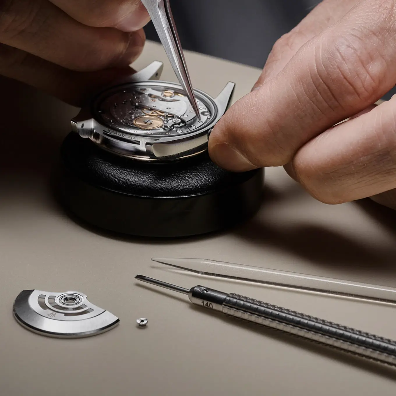 rolex-servicing-procedure-dismantling-of-the-movement.webp