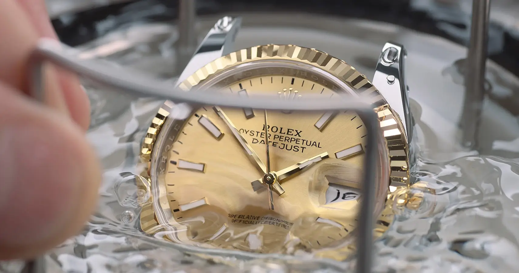 rolex-servicing-procedure-waterproofness-test.webp