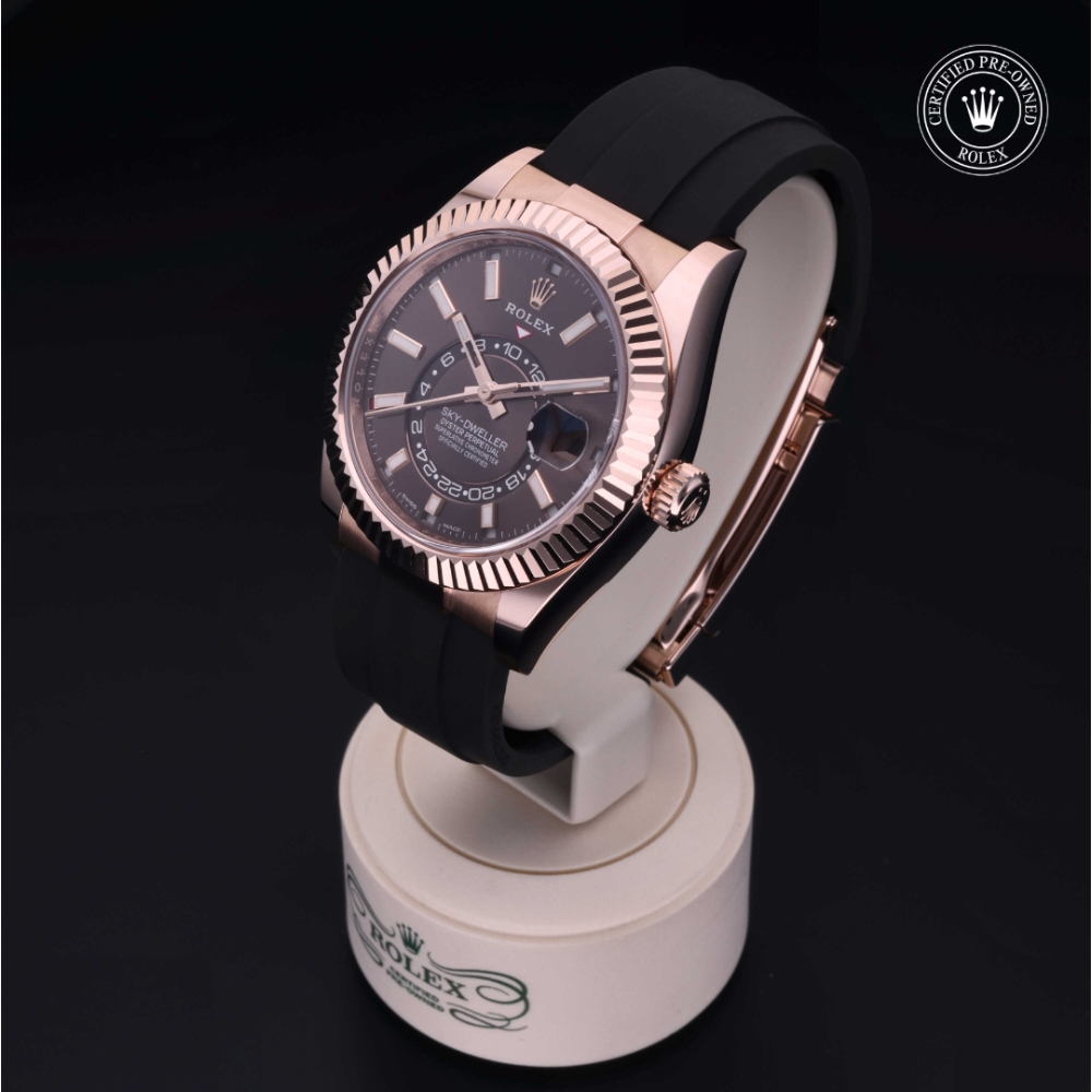 Rolex Certified Pre-Owned Oyster Perpetual 42 in Oro 18 CT.R, 326235 | Verga 1947