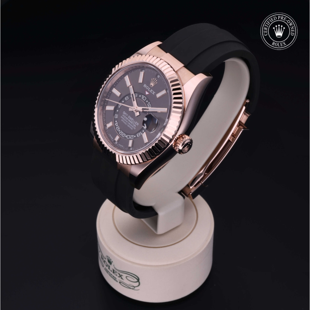 Rolex Certified Pre-Owned Oyster Perpetual 42 in Oro 18 CT.R, 326235 | Verga 1947