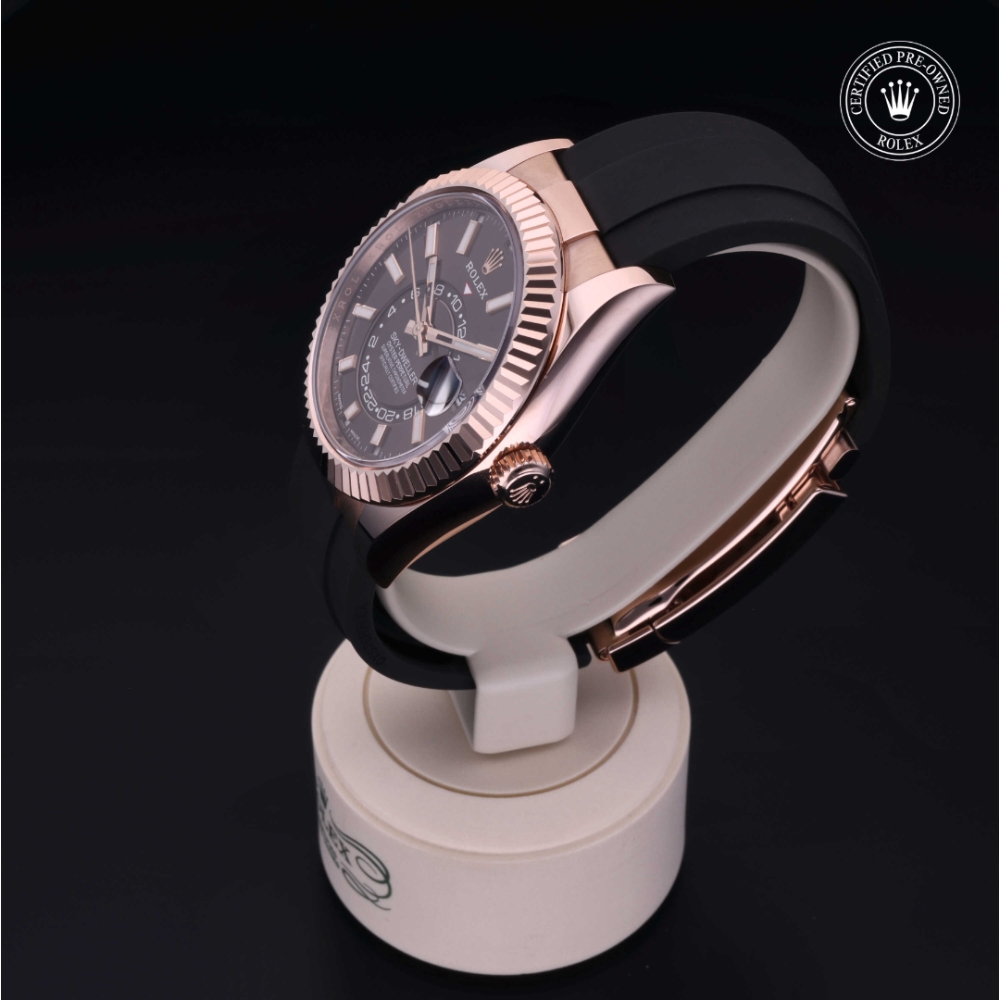 Rolex Certified Pre-Owned Oyster Perpetual 42 in Oro 18 CT.R, 326235 | Verga 1947