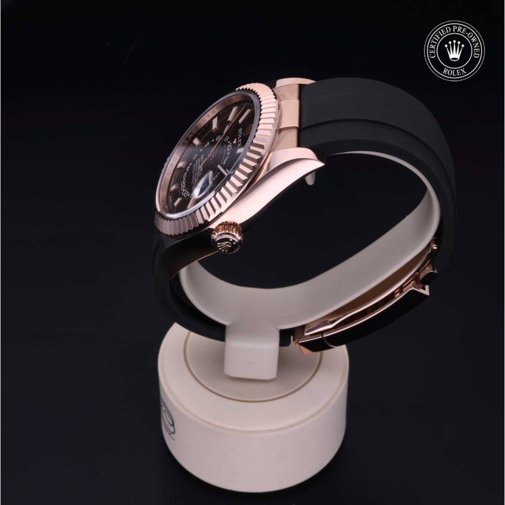 Rolex Certified Pre-Owned Oyster Perpetual 42 in Oro 18 CT.R, 326235 | Verga 1947