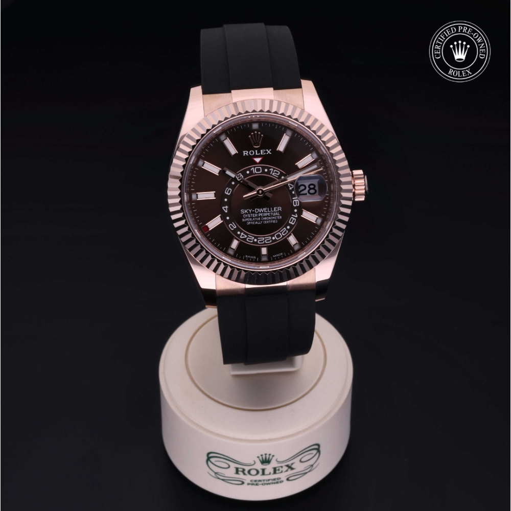 Rolex Certified Pre-Owned Oyster Perpetual 42 in Oro 18 CT.R, 326235 | Verga 1947