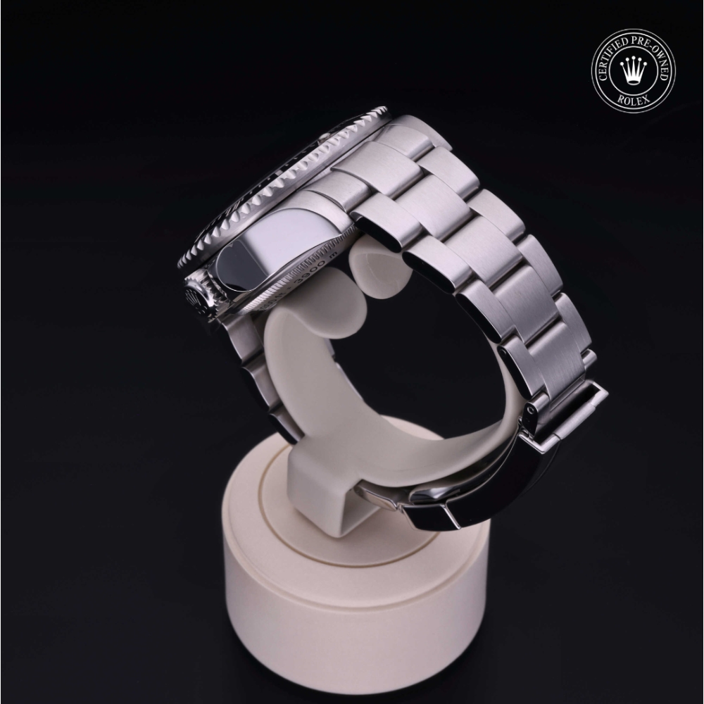  Certified Pre-Owned with 44 mm from 2009