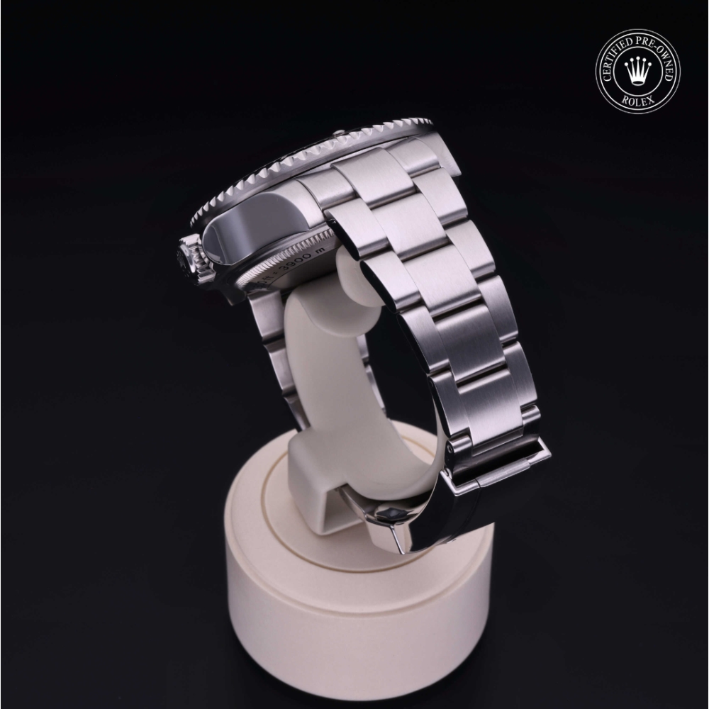  Certified Pre-Owned with 44 mm from 2009